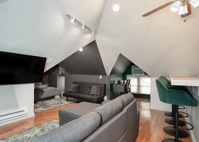 Stylish Attic 600 Sq Ft 2min To Cmu Walnut Apartment Pittsburgh