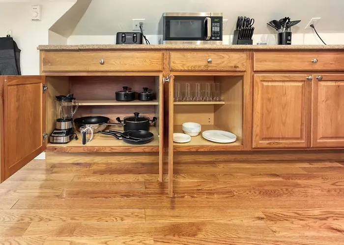 Stylish Attic 600 Sq Ft 2min To Cmu Walnut Apartment Pittsburgh